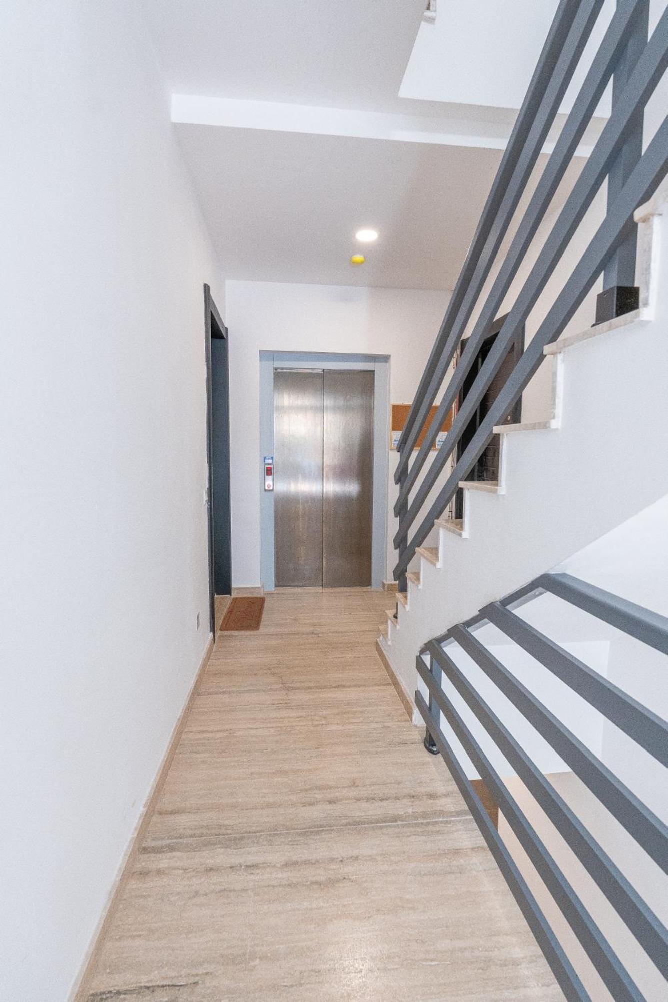 Modern & Luxurious Apartment - Prime Location Сейнт Полс Бей Екстериор снимка