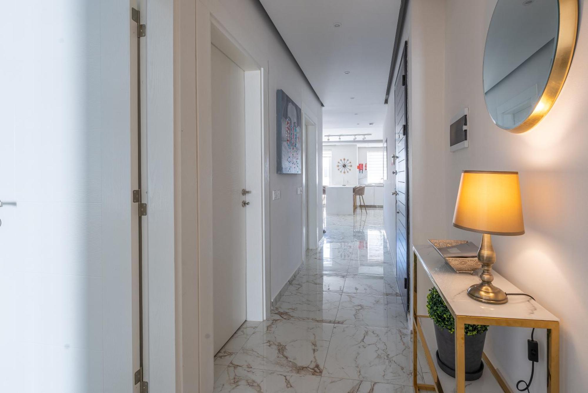 Modern & Luxurious Apartment - Prime Location Сейнт Полс Бей Екстериор снимка