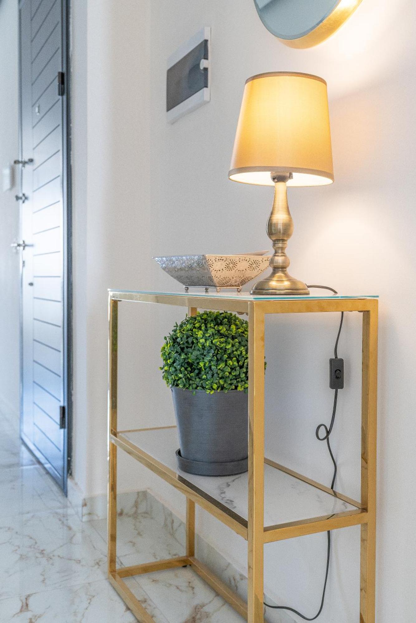 Modern & Luxurious Apartment - Prime Location Сейнт Полс Бей Екстериор снимка