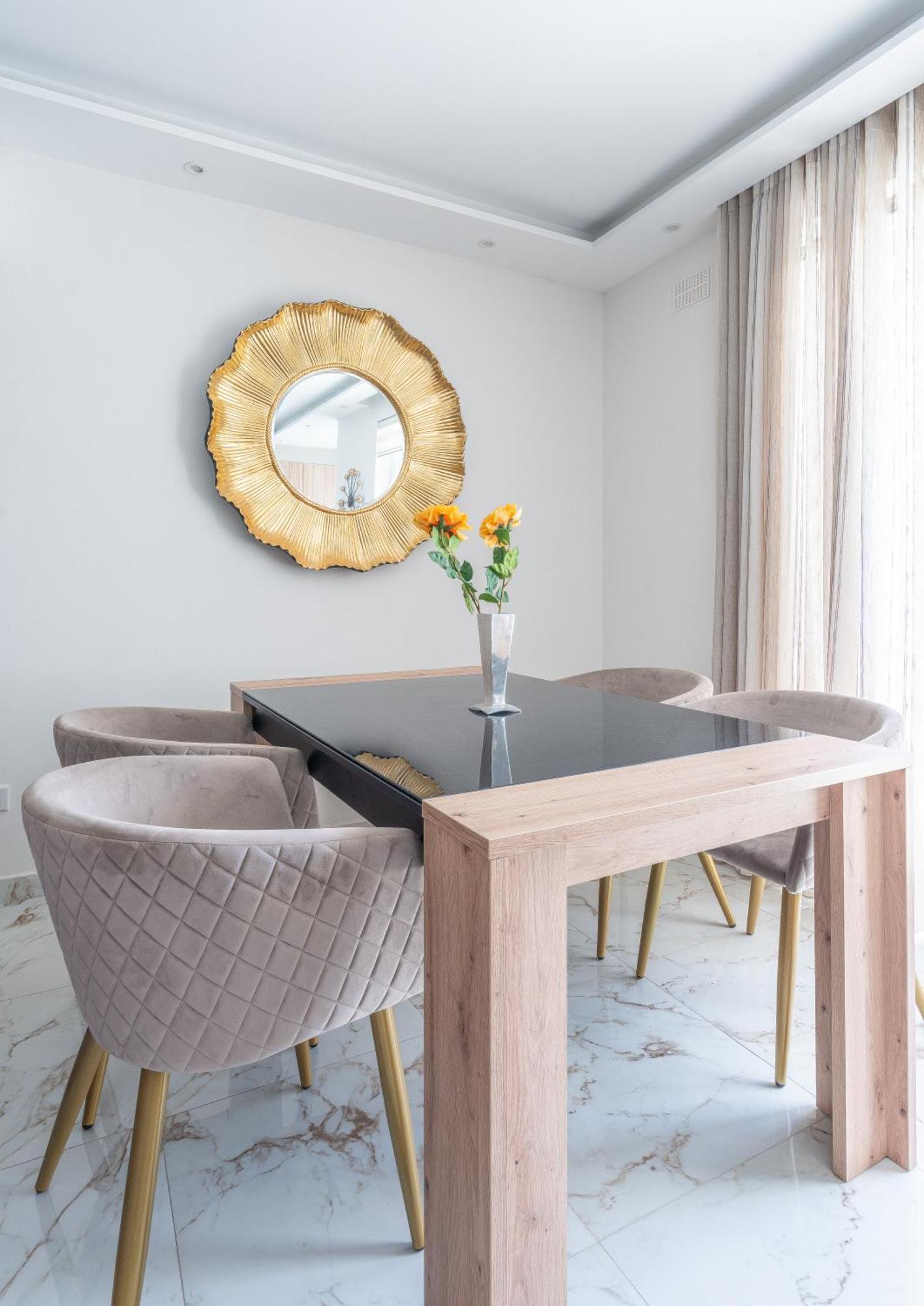 Modern & Luxurious Apartment - Prime Location Сейнт Полс Бей Екстериор снимка