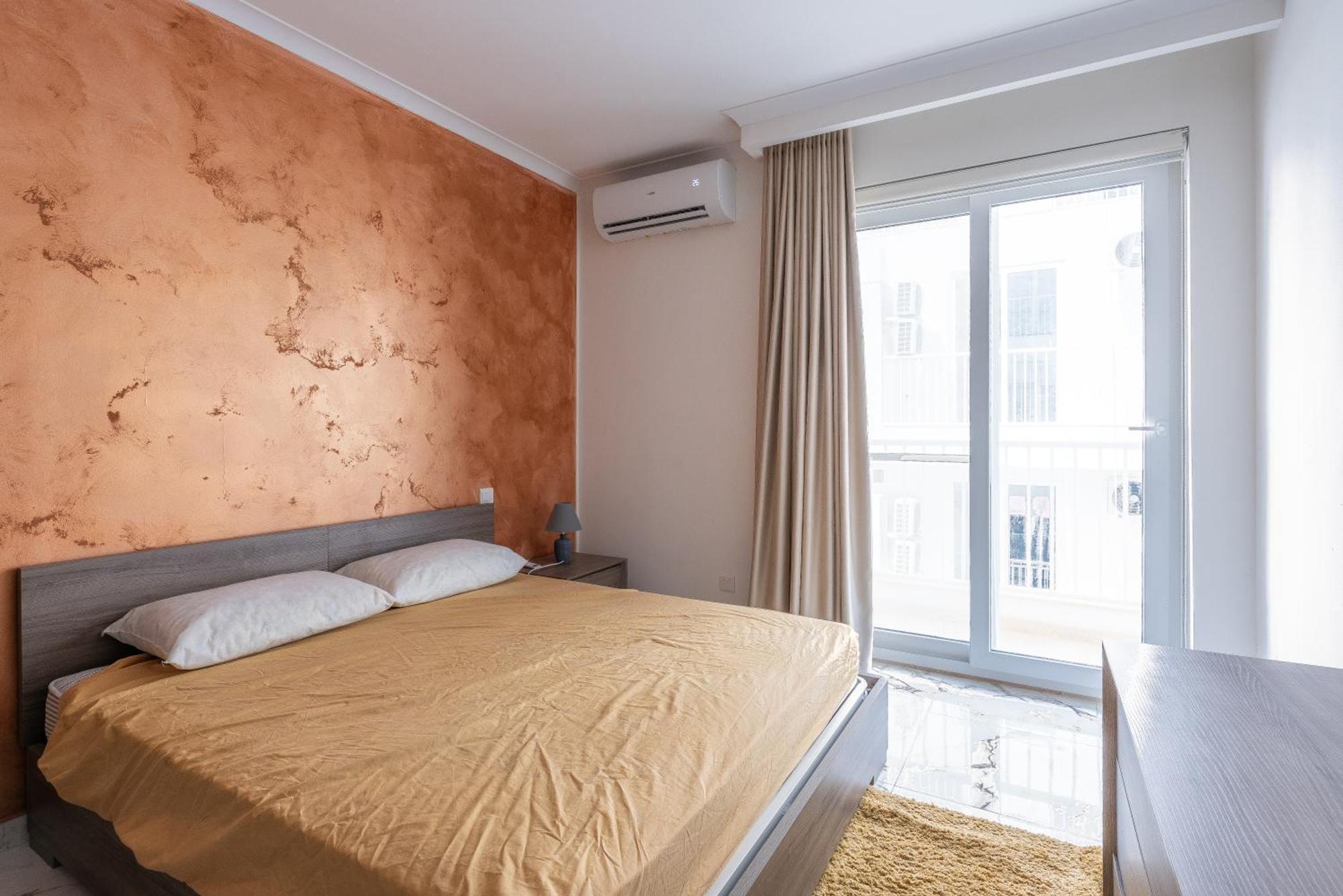 Modern & Luxurious Apartment - Prime Location Сейнт Полс Бей Екстериор снимка